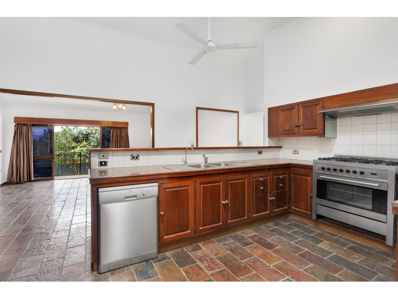 1-3 Sommerville Crescent, Whitfield QLD 4870