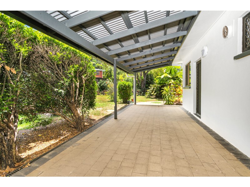 1-3 Sommerville Crescent, Whitfield QLD 4870