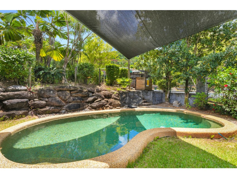 1-3 Sommerville Crescent, Whitfield QLD 4870