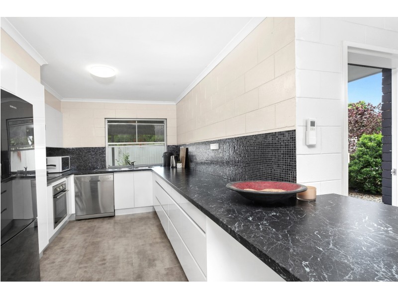 24 Lois Street, Mooroobool QLD 4870