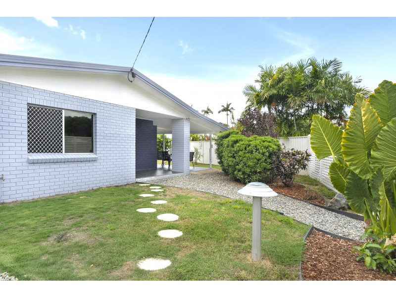 24 Lois Street, Mooroobool QLD 4870
