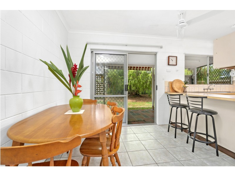 11 Veivers Close, Westcourt QLD 4870