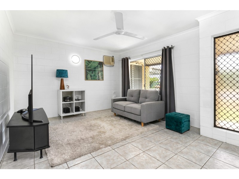 11 Veivers Close, Westcourt QLD 4870
