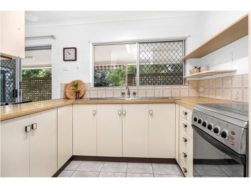 11 Veivers Close, Westcourt QLD 4870