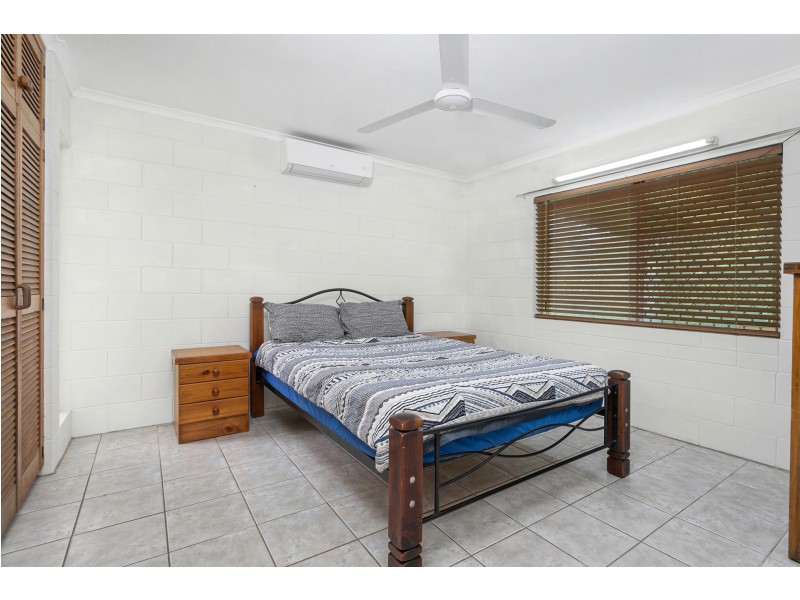 11 Veivers Close, Westcourt QLD 4870