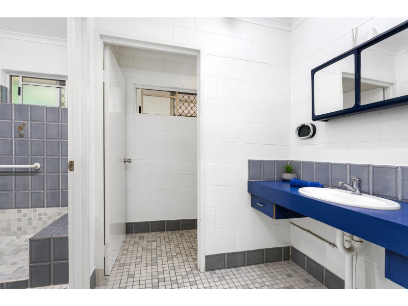 11 Veivers Close, Westcourt QLD 4870