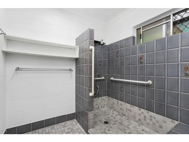 11 Veivers Close, Westcourt QLD 4870