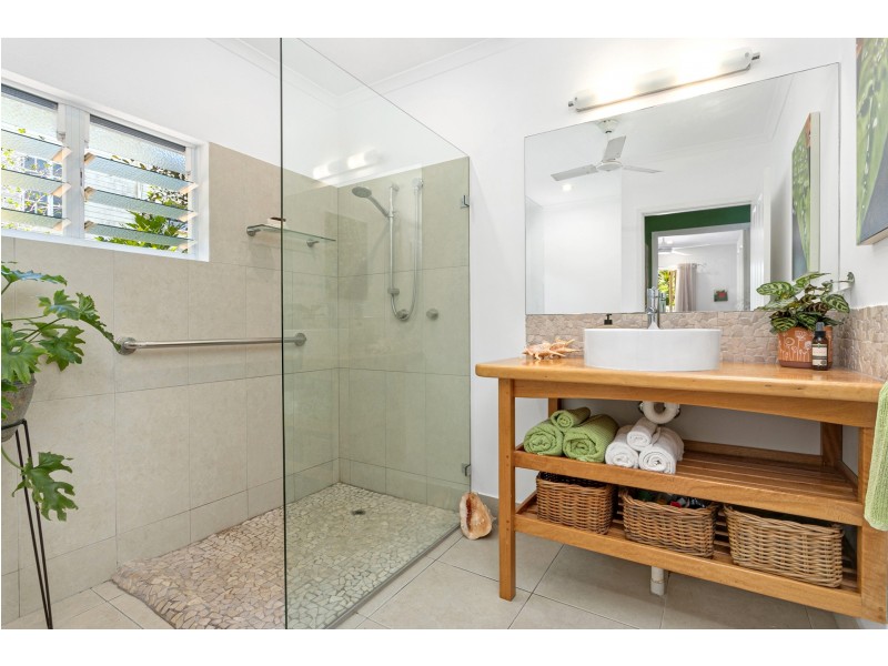 334 Pease Street, Edge Hill QLD 4870