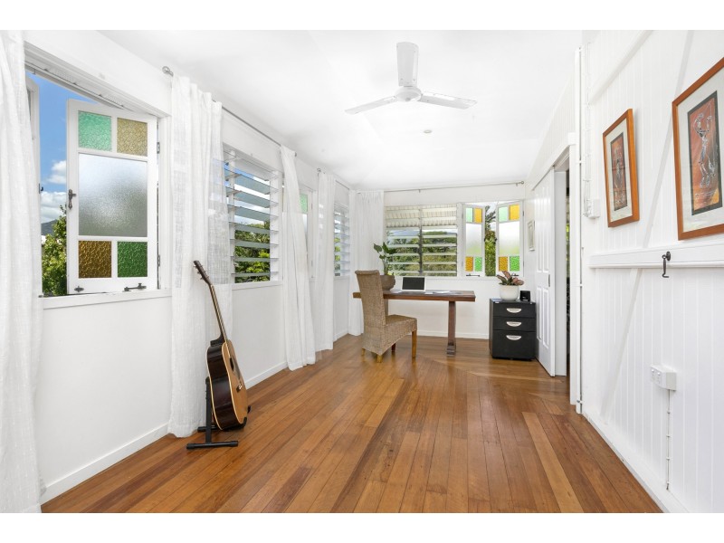 334 Pease Street, Edge Hill QLD 4870