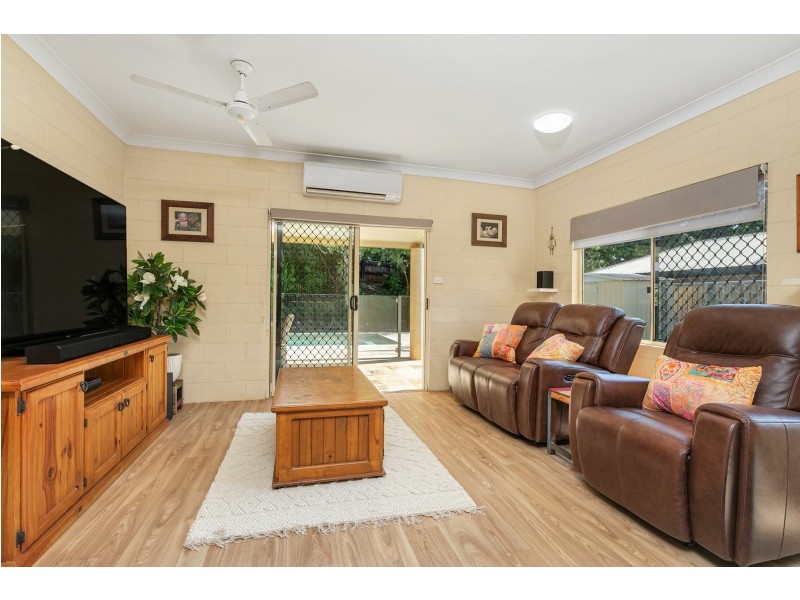 15 Tradewinds Close, Redlynch QLD 4870