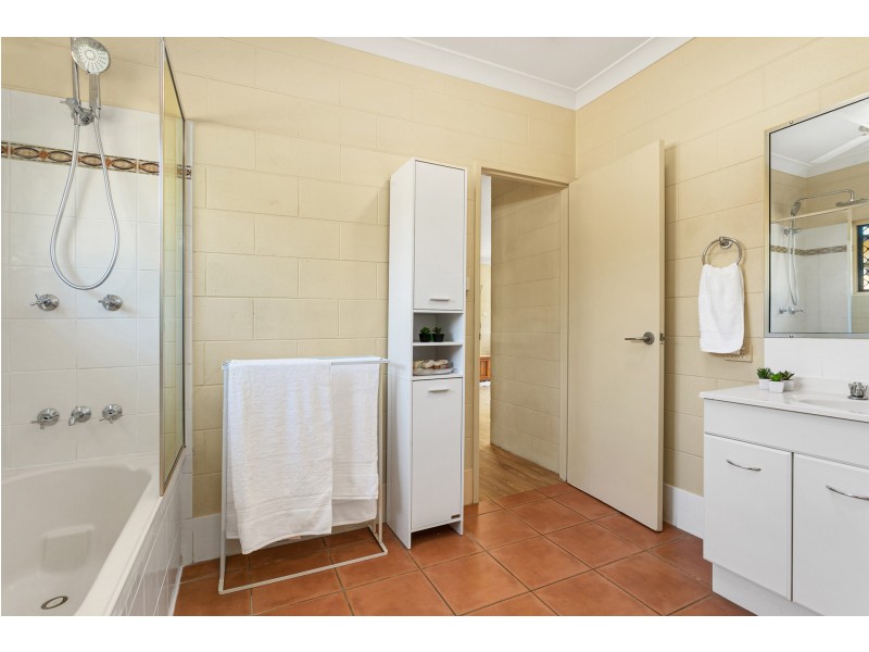 15 Tradewinds Close, Redlynch QLD 4870