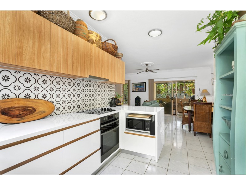 4/2 Springfield Crescent, Manoora QLD 4870