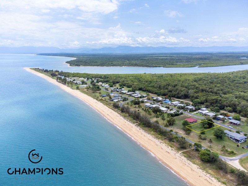 82 Taylor Street, Tully Heads QLD 4854