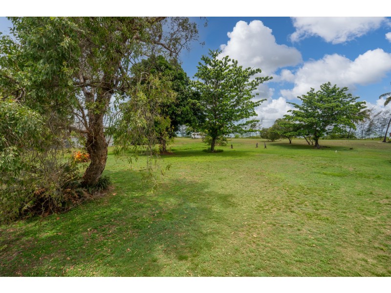 82 Taylor Street, Tully Heads QLD 4854