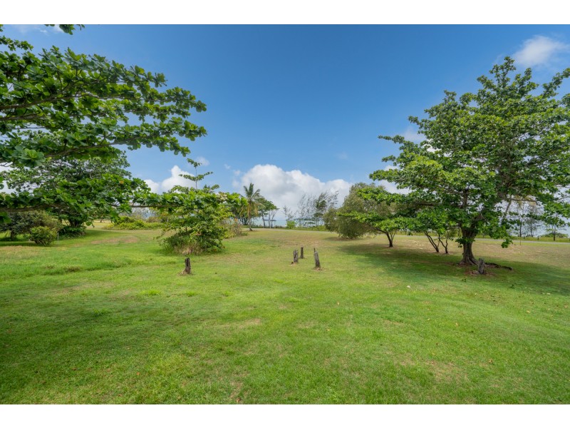 82 Taylor Street, Tully Heads QLD 4854