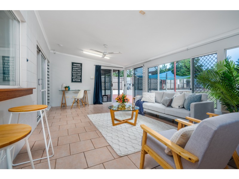 10 Malibu Close, White Rock QLD 4868