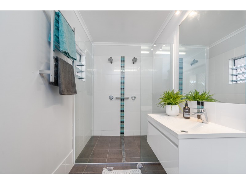 10 Malibu Close, White Rock QLD 4868