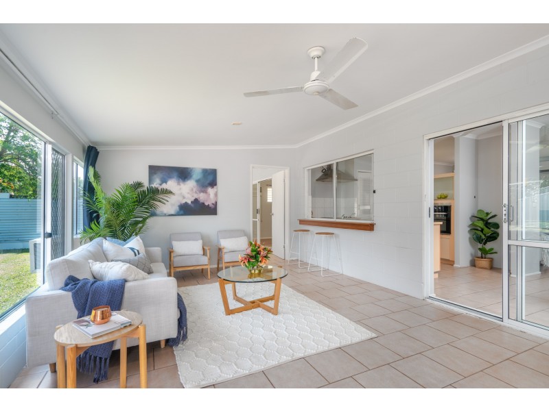 10 Malibu Close, White Rock QLD 4868