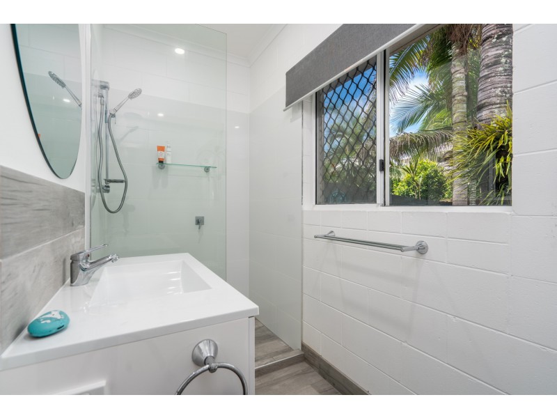 2/20 Oyster Court, Trinity Beach QLD 4879