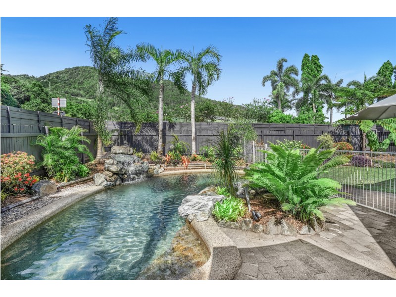 1 Tuffley Close, Kanimbla QLD 4870