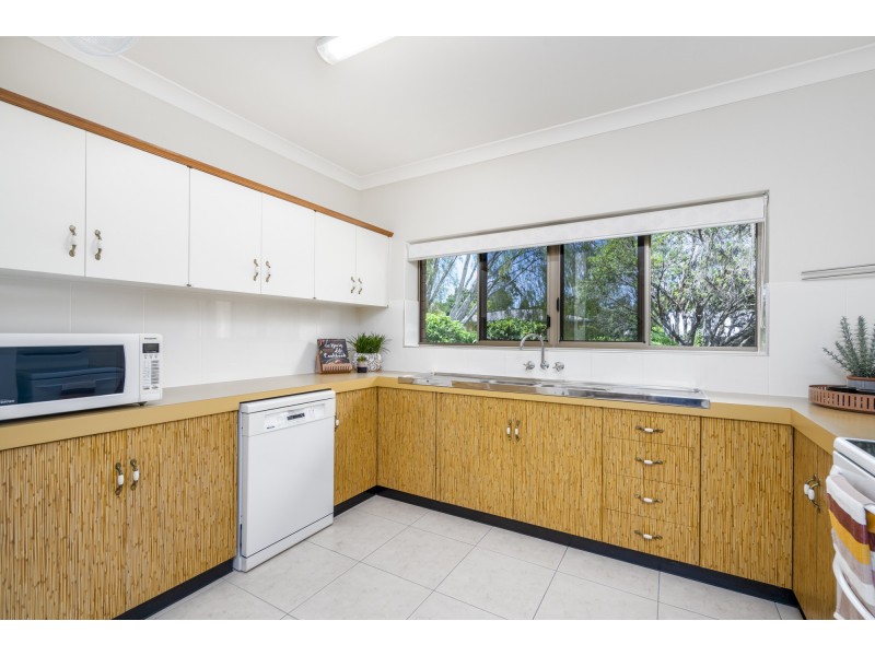 23 Hadrian Avenue, Mooroobool QLD 4870
