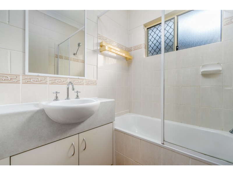 8 Sophie Close, Brinsmead QLD 4870