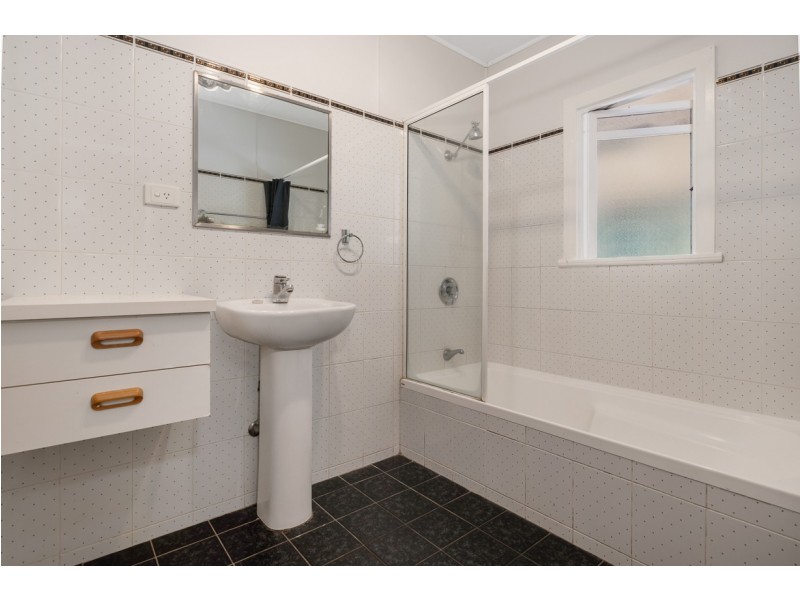 63 Upper Perkins Street, Manoora QLD 4870