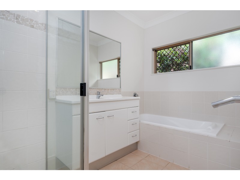 8 Willie Ming Close, Redlynch QLD 4870