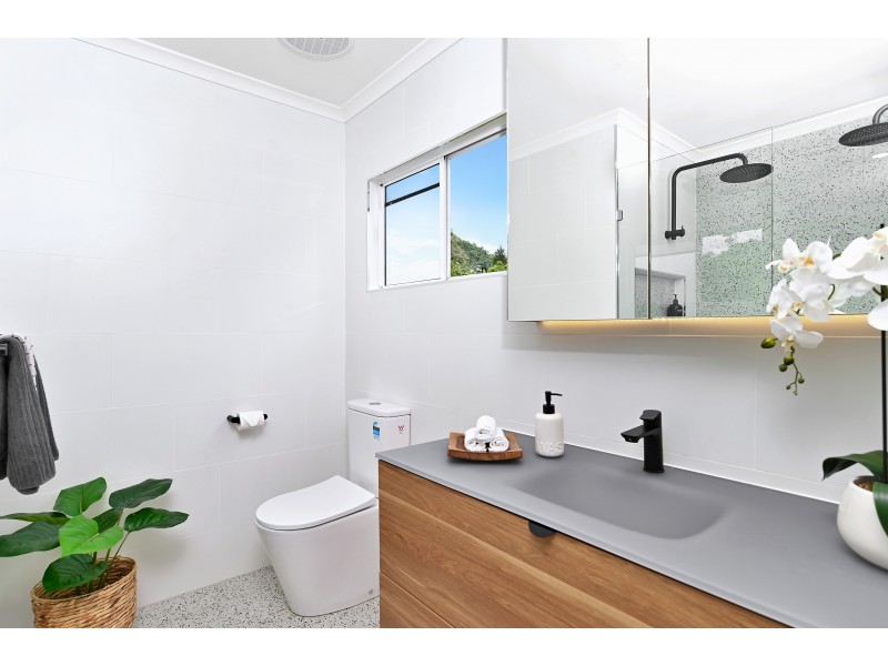 17 Hermes Close, Mooroobool QLD 4870