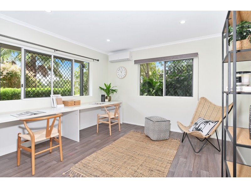 17 Hermes Close, Mooroobool QLD 4870