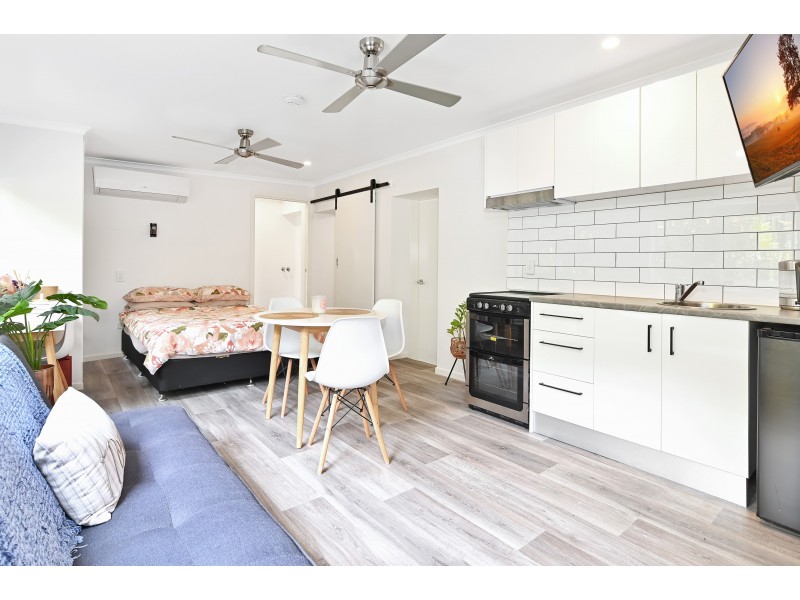 17 Hermes Close, Mooroobool QLD 4870
