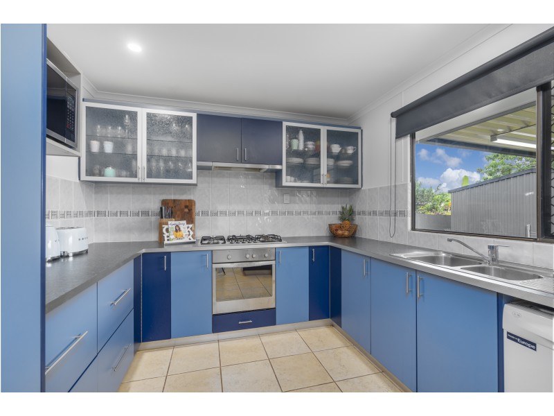 42 Carnation Drive, Mooroobool QLD 4870