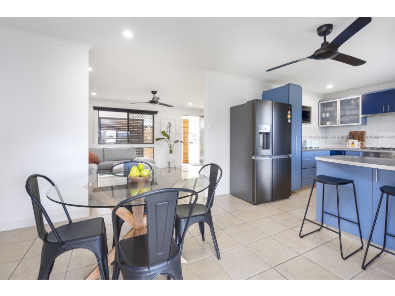 42 Carnation Drive, Mooroobool QLD 4870