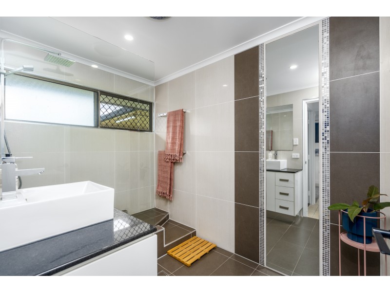 42 Carnation Drive, Mooroobool QLD 4870