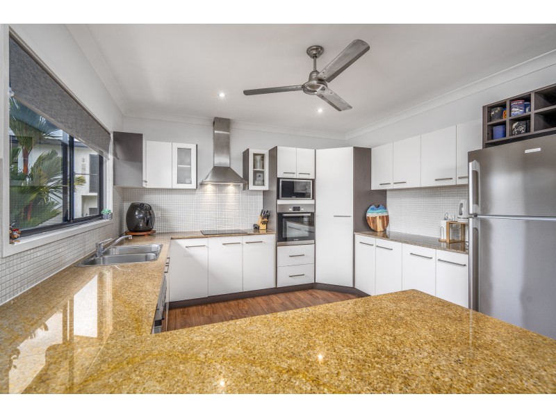 87 Daphne Drive, Redlynch QLD 4870