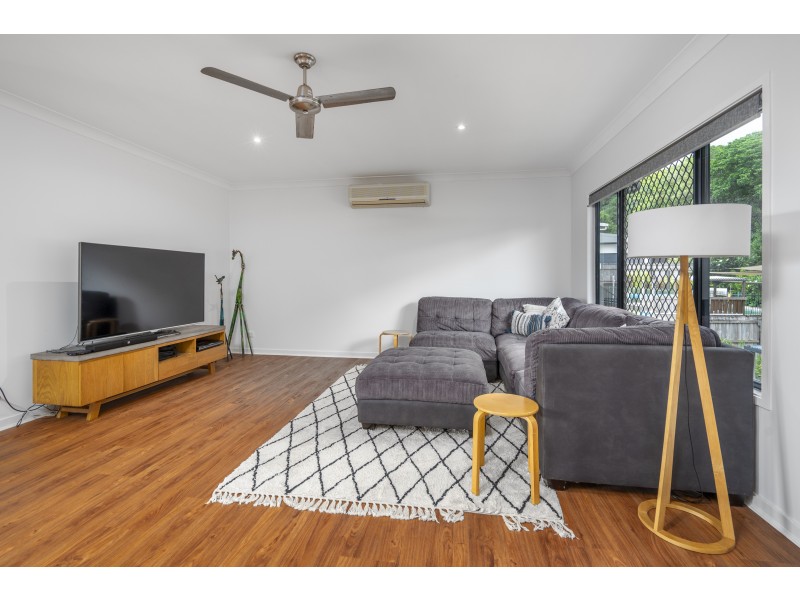 87 Daphne Drive, Redlynch QLD 4870