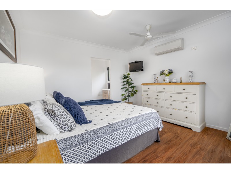 87 Daphne Drive, Redlynch QLD 4870