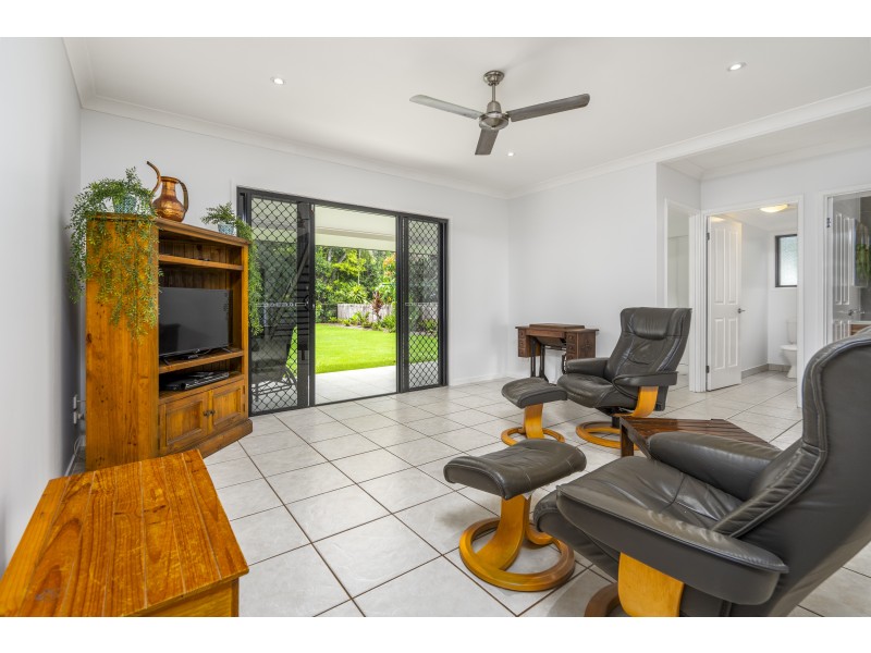 87 Daphne Drive, Redlynch QLD 4870