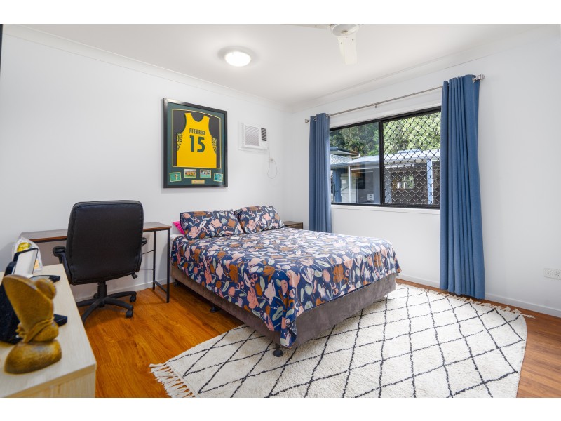 87 Daphne Drive, Redlynch QLD 4870