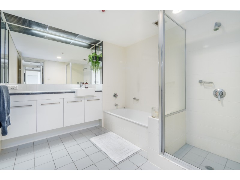 102/219-225 Abbott Street, Cairns North QLD 4870