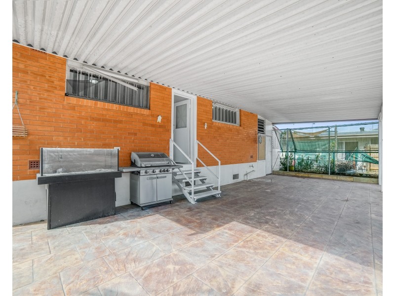 28 Hogan Street, Westcourt QLD 4870