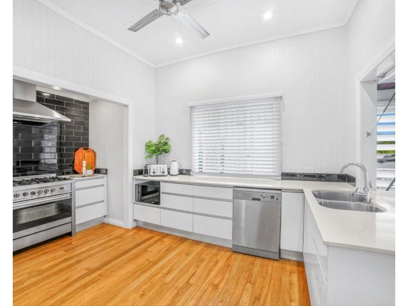 26-28 Smith Street, Cairns North QLD 4870