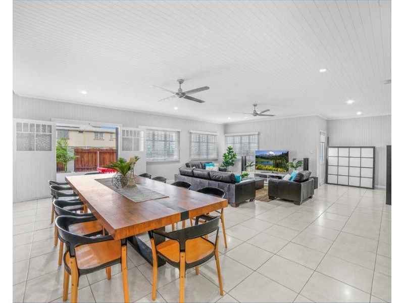 26-28 Smith Street, Cairns North QLD 4870