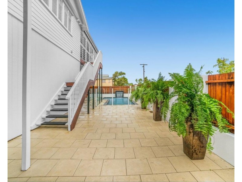 26-28 Smith Street, Cairns North QLD 4870