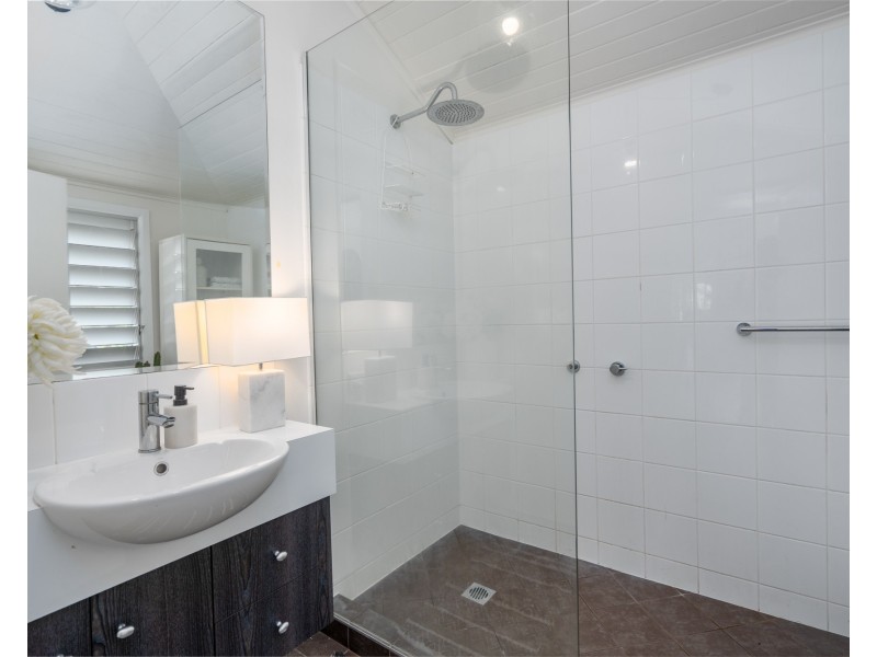 301 McLeod Street, Cairns North QLD 4870