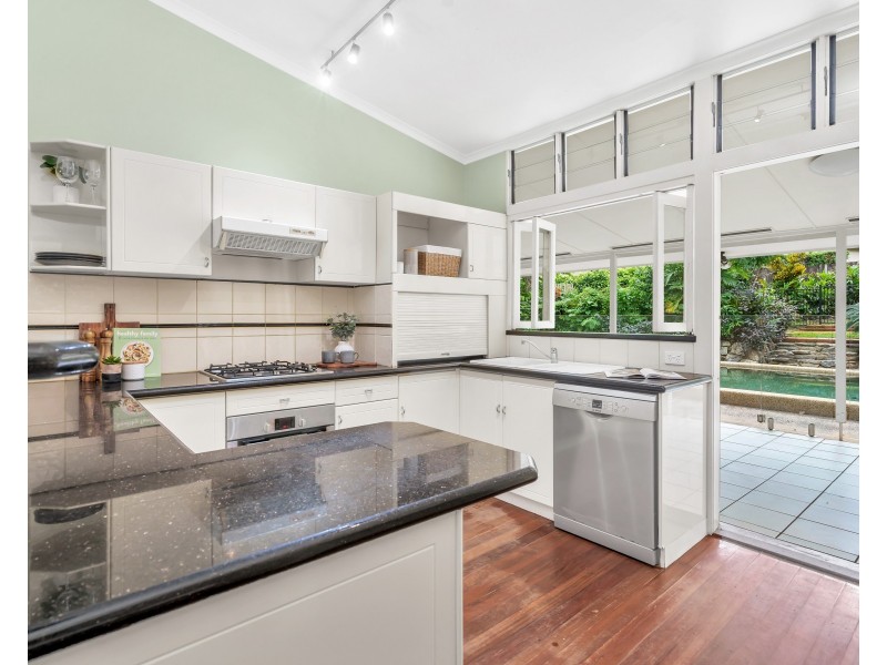 60 Hutchinson Street, Whitfield QLD 4870