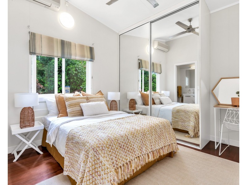 60 Hutchinson Street, Whitfield QLD 4870