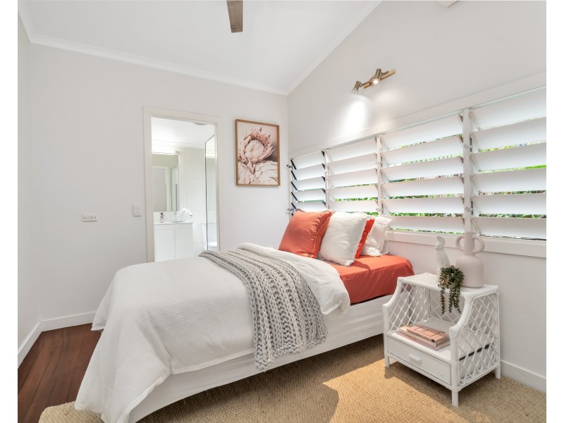 60 Hutchinson Street, Whitfield QLD 4870