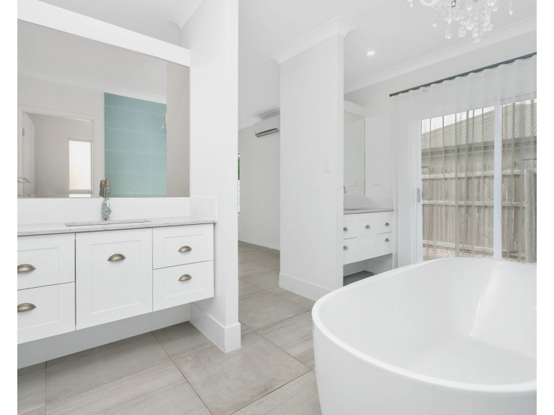 16 Charringa Link, Smithfield QLD 4878