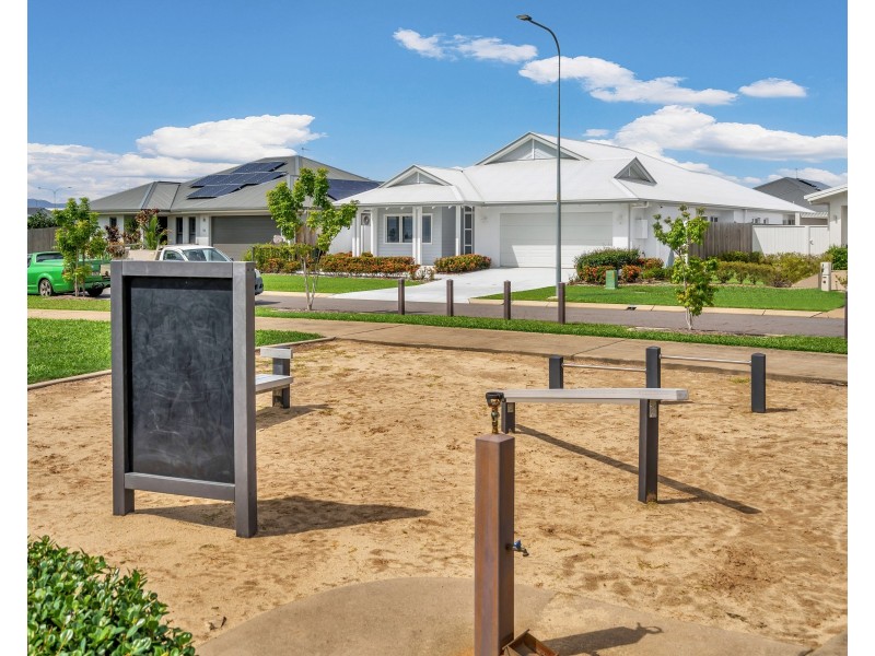 16 Charringa Link, Smithfield QLD 4878